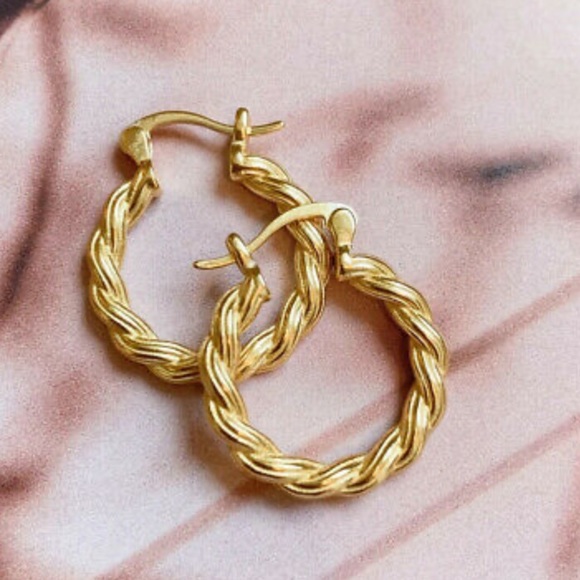 Jewelry - NEW 18K gold plated hoop earrings